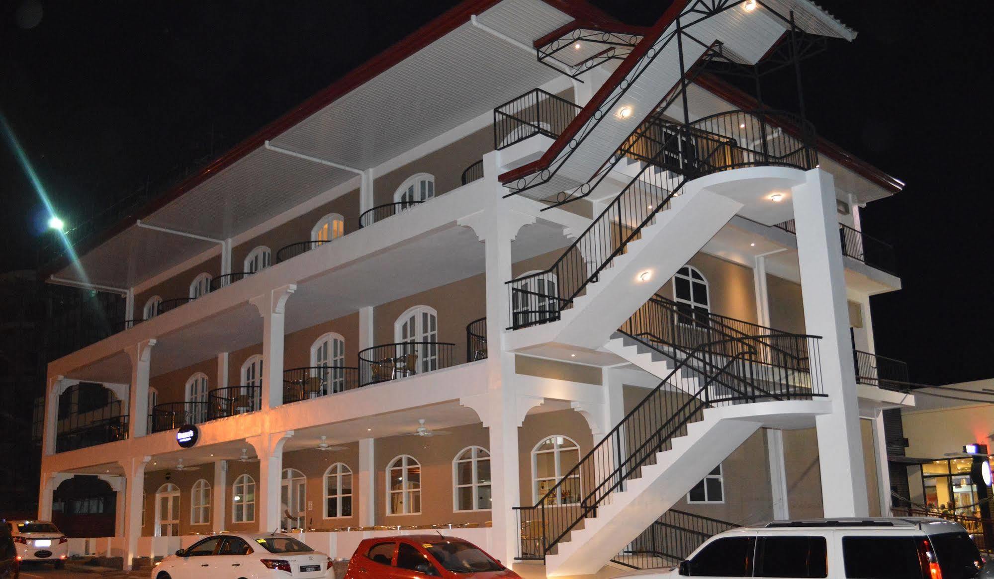 Kingsley'S Hotel And Gastro Pub Mabalacat Kültér fotó