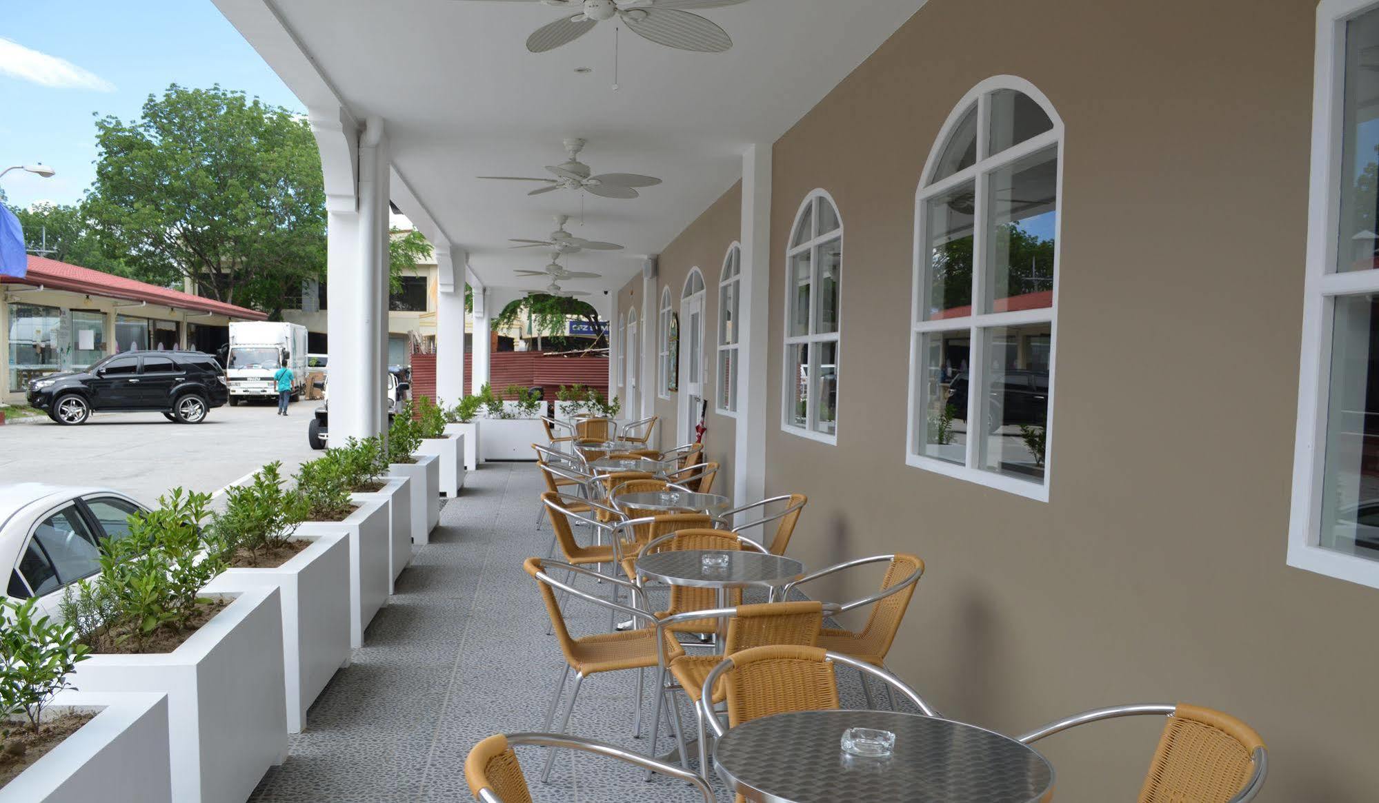 Kingsley'S Hotel And Gastro Pub Mabalacat Kültér fotó