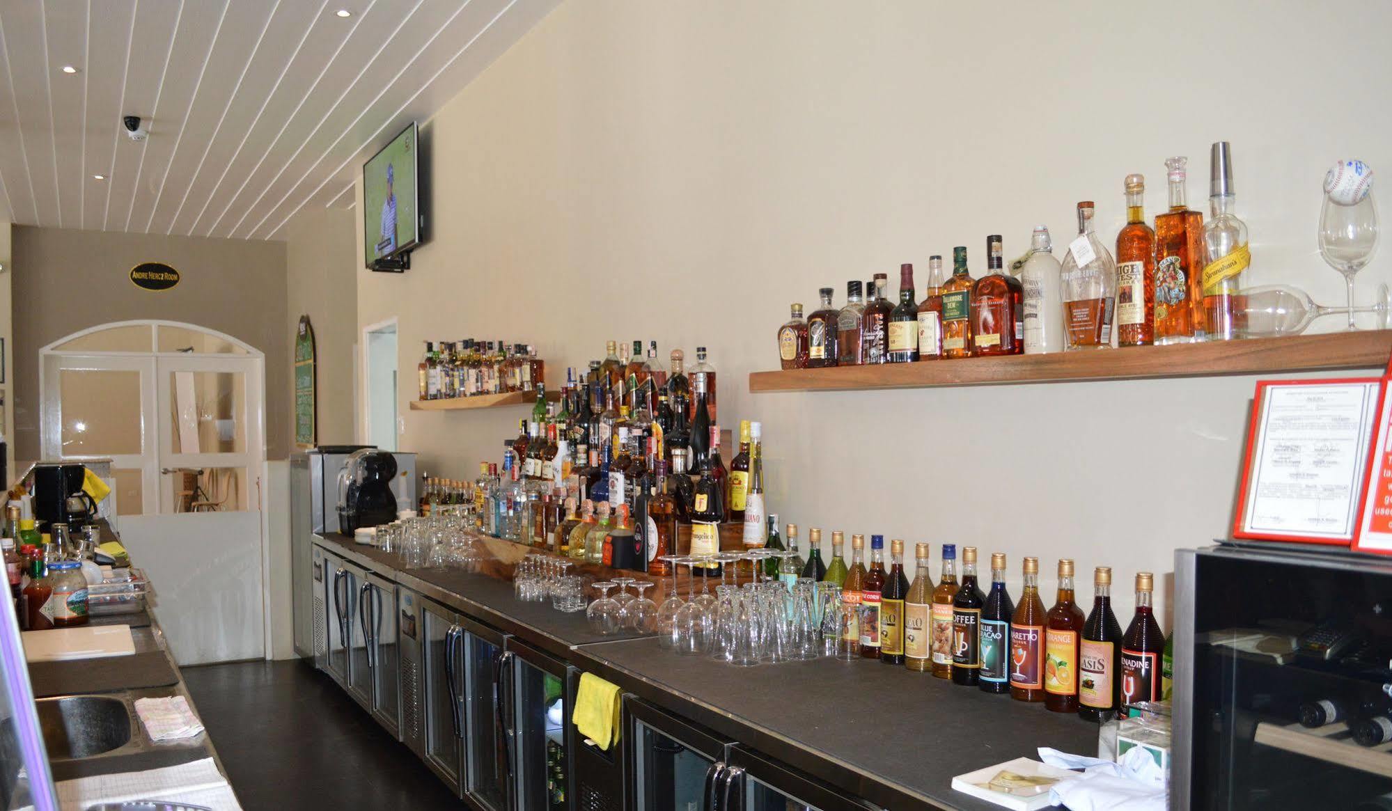 Kingsley'S Hotel And Gastro Pub Mabalacat Kültér fotó