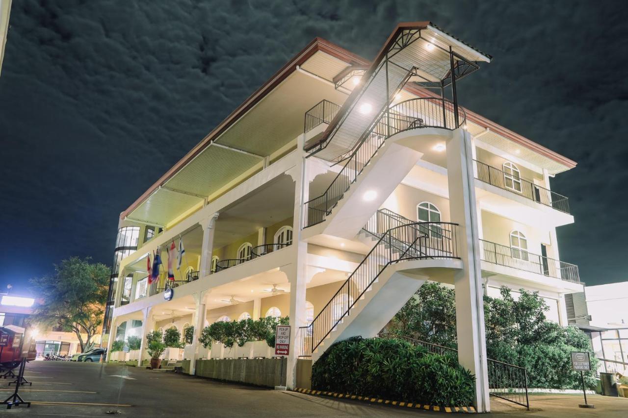 Kingsley'S Hotel And Gastro Pub Mabalacat Kültér fotó